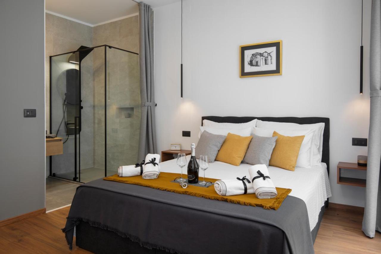 Deluxe Rooms And Apartments Korzo Pula Bagian luar foto