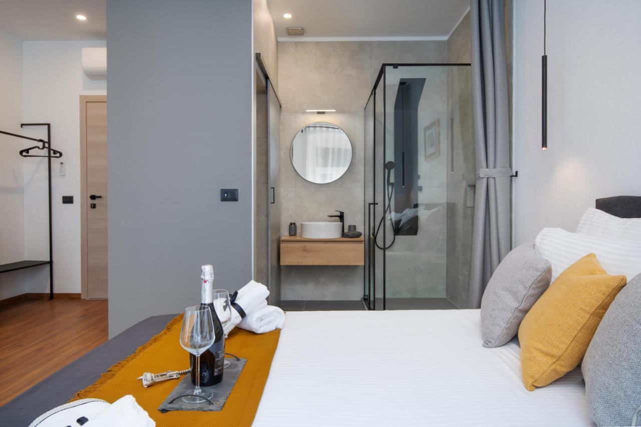 Deluxe Rooms And Apartments Korzo Pula Bagian luar foto